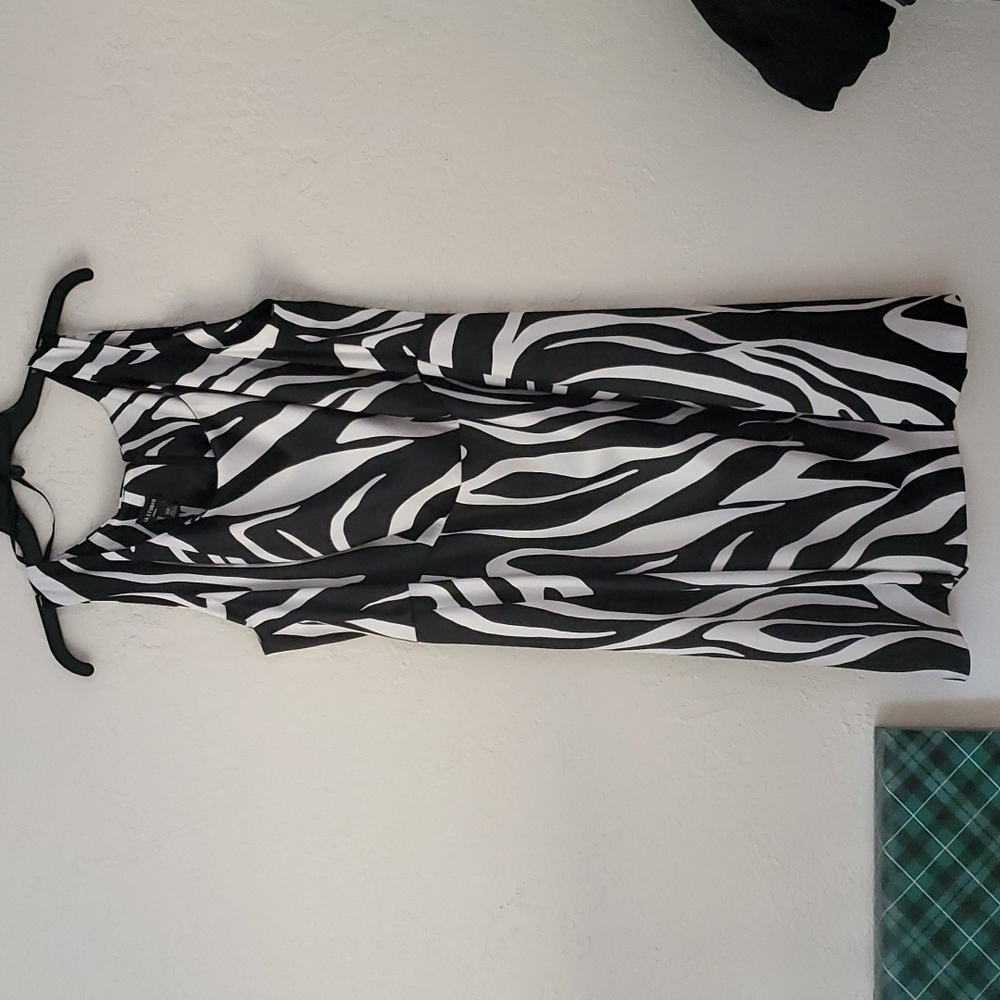 I.N Studio Black and white zebra scoop dress